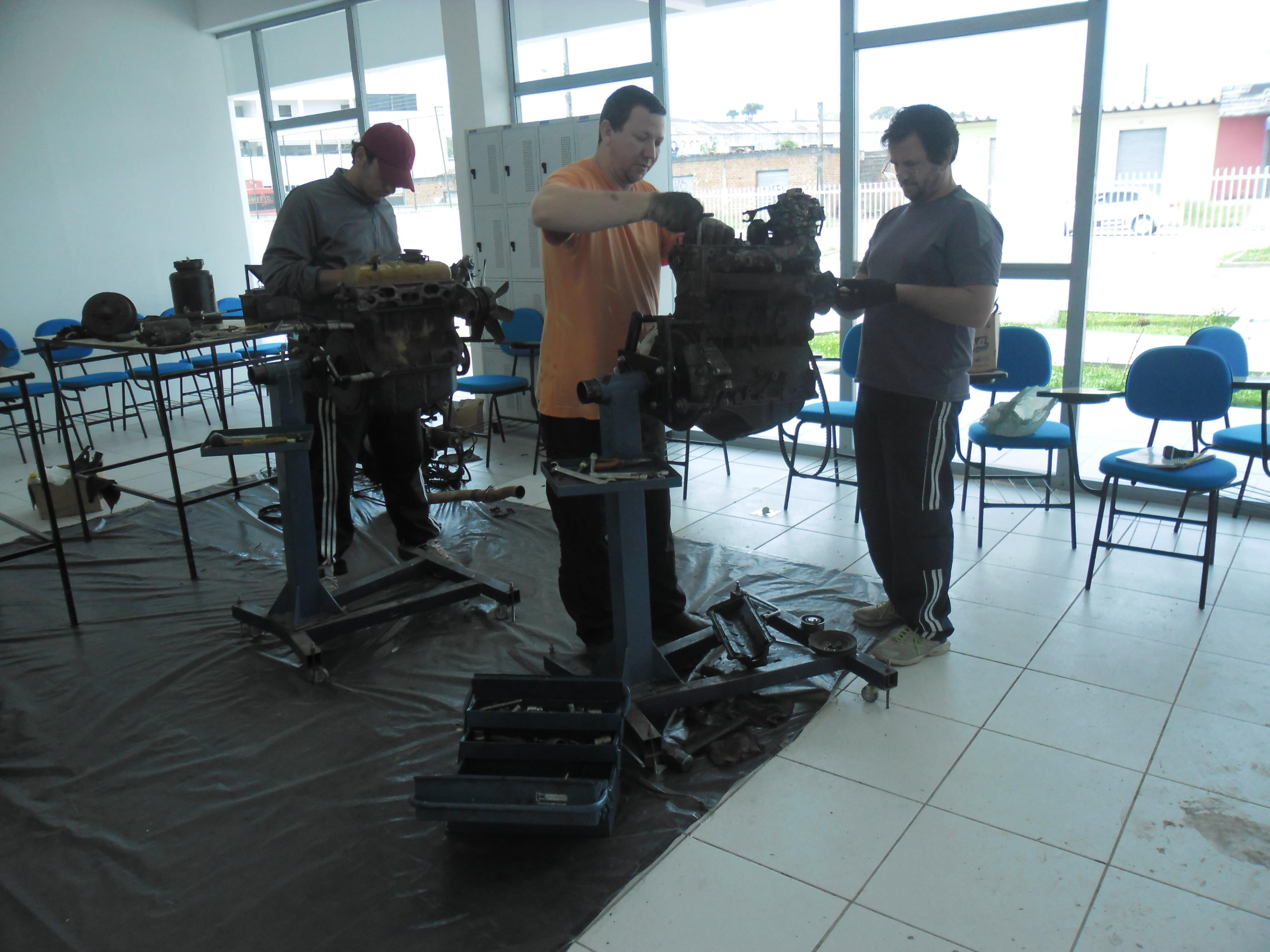 aula pratica curso mecânica automotiva motor